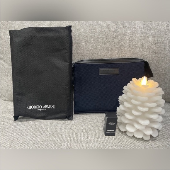 GIORGIO ARMANI fragrances  BLUE MAN POUCH - Picture 2 of 2